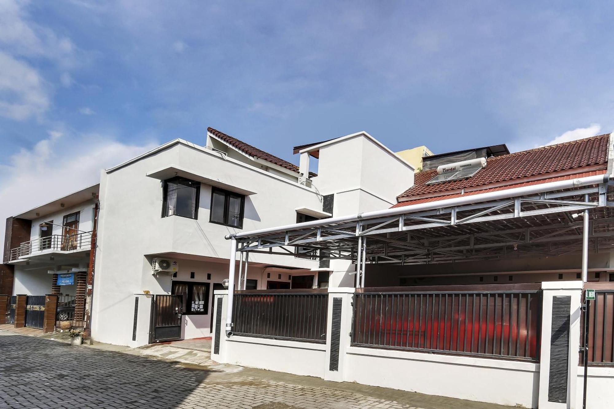 Oyo 91082 Nathania Exclusive Sleman  Exterior photo